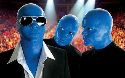 Les Blue Man Group au Bluemax Théâtre.