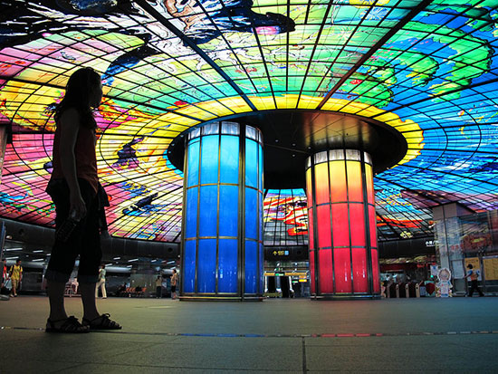 Curieuses stations de métro dans le monde