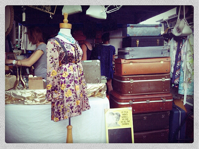 Une promenade dans les magasins parisiens de seconde main Une promenade dans les magasins parisiens de seconde main